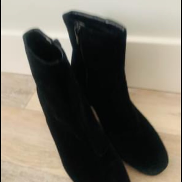 Black velvet booties with chunky heel(2”) - Picture 3 of 3